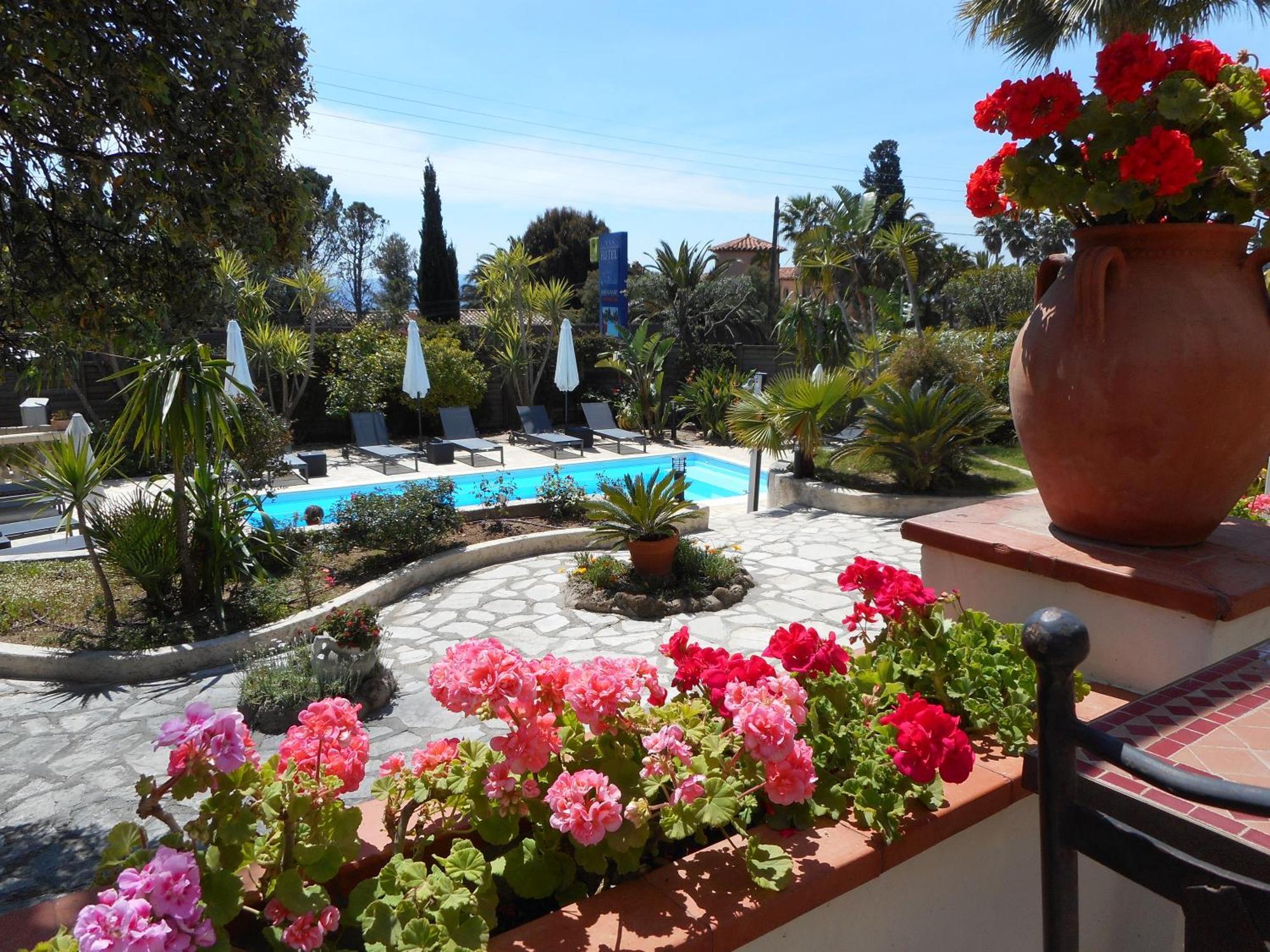 Hotel La Quietude Лес-Иссамбр Экстерьер фото