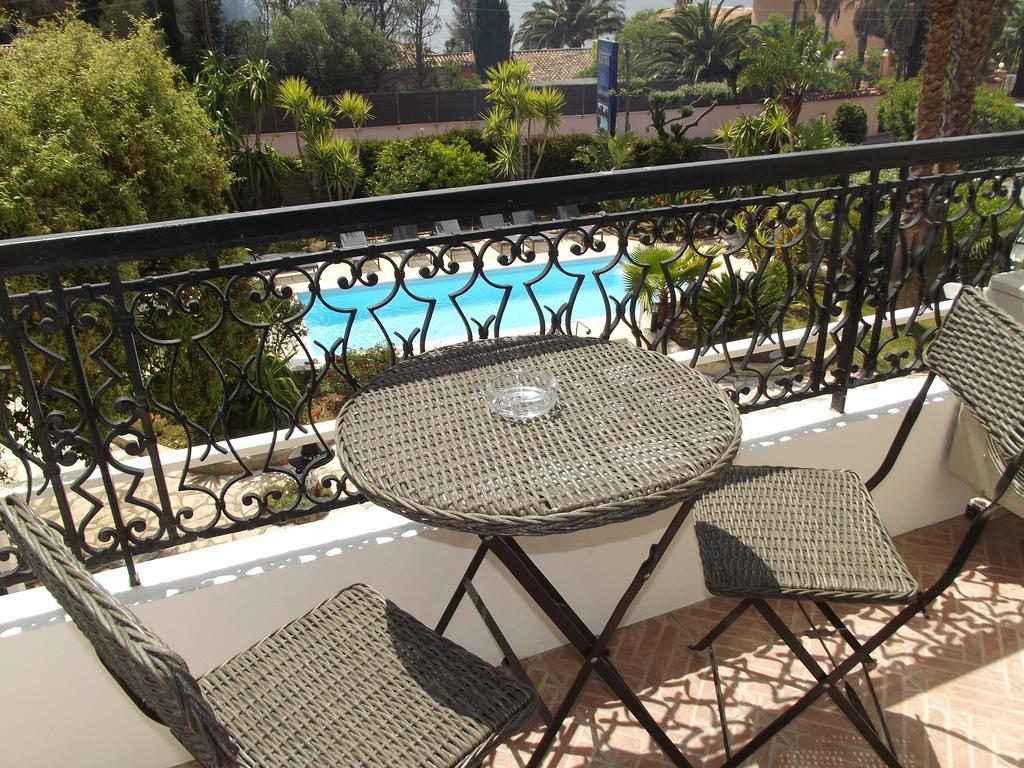 Hotel La Quietude Лес-Иссамбр Экстерьер фото